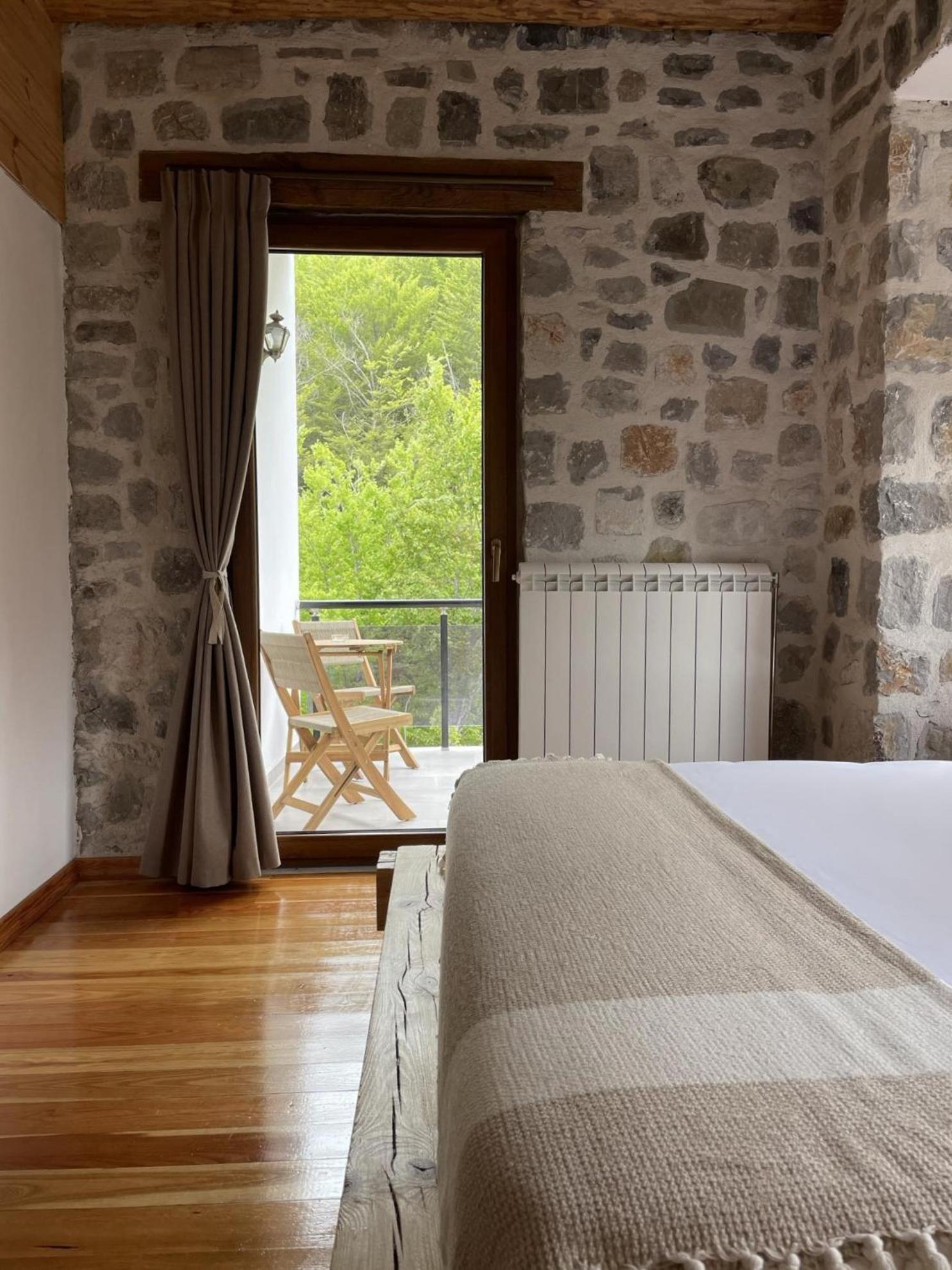 Valter & Drita'S Guesthouse Theth Exterior photo