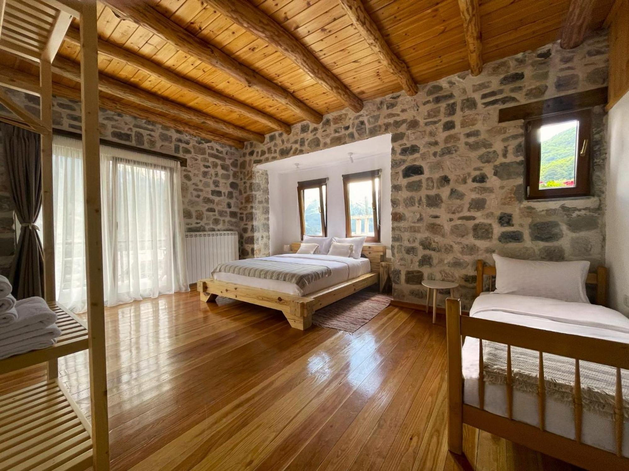 Valter & Drita'S Guesthouse Theth Exterior photo