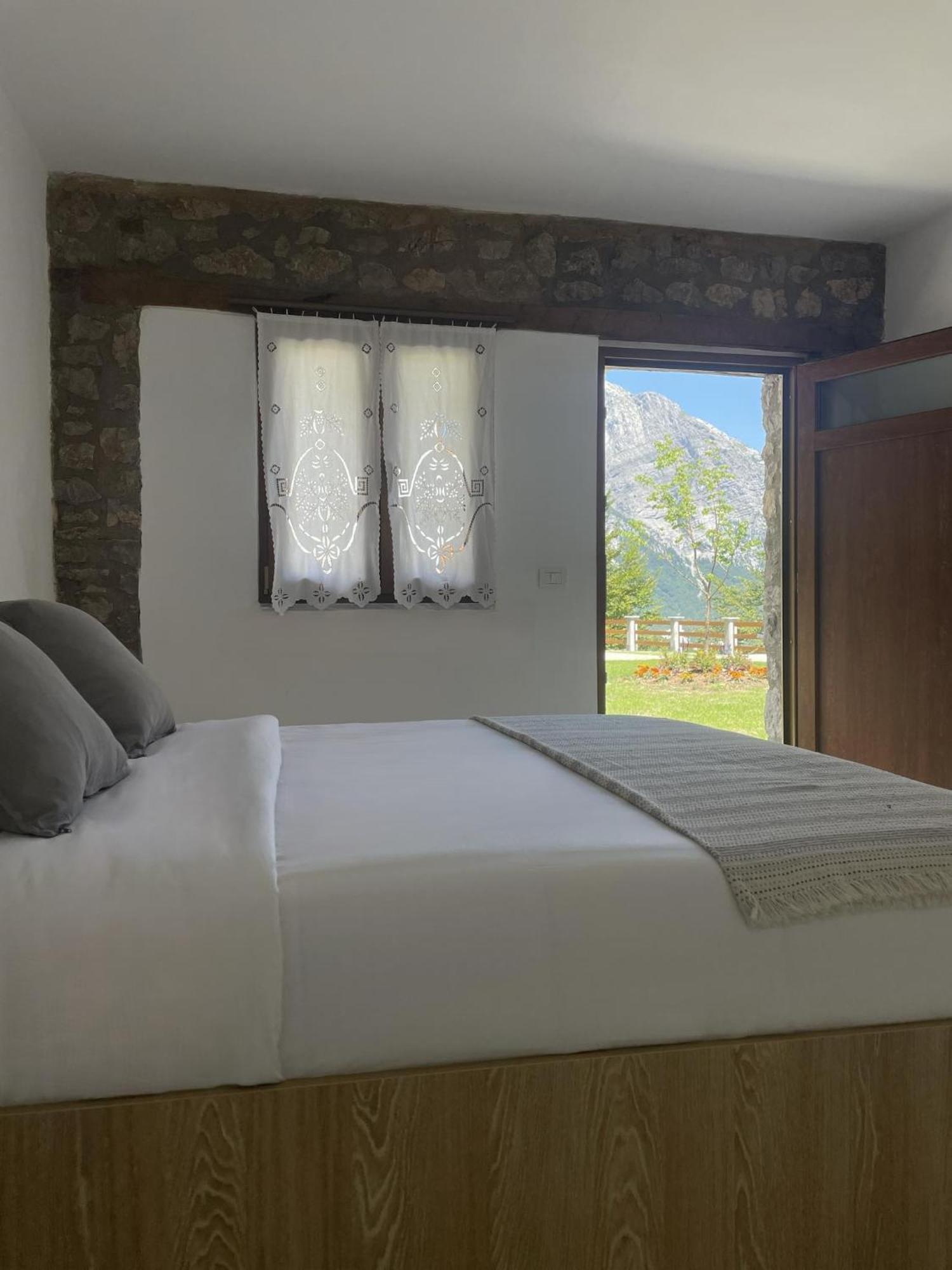 Valter & Drita'S Guesthouse Theth Exterior photo